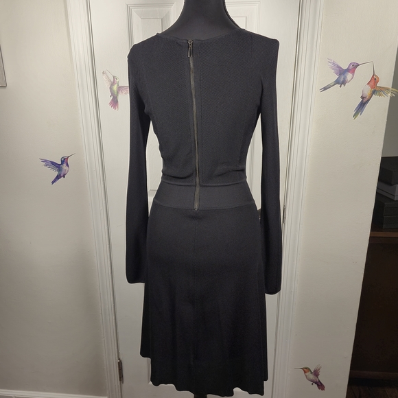 Classic Minimalist Black Fitted Ribbed Knit Dress by Laundry by Shelli Segal XS - Picture 4 of 7
